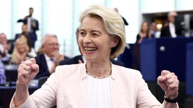 Ursula von der Leyen får fem år mere som formand for EU-Kommissionen med 401 ud af 720 stemmer. Foto: Frederick Florin/AFP/Ritzau Scanpix