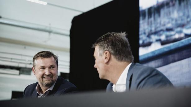 Generalforsamling i kriseramte B&O i Struer i 2020. På billedet fra venstre: Juha Christensen og Kristian Teär. Arkivfoto: Tobias Nicolai