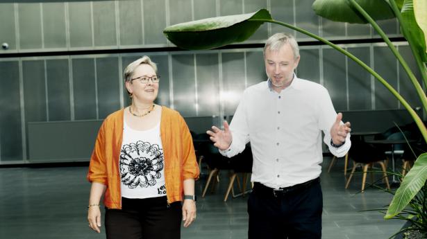 Conny Thorsted, afdelingsleder hos Andel, og Lars Bork Dylander, CEO i konsulentvirksomheden 2BM, Part of SOA People, er enige i, at den nye SAP-platform, der er på vej, kræver en topledelse, der er involveret fra start. Foto: Esther Kofoed Sørensen