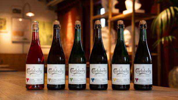 De seks varianter af Alchemy-øl er en blanding af skønhed, teknisk finesse og eksklusivitet. Den dyreste koster 1500 kr. Foto: Daniel Rasmussen