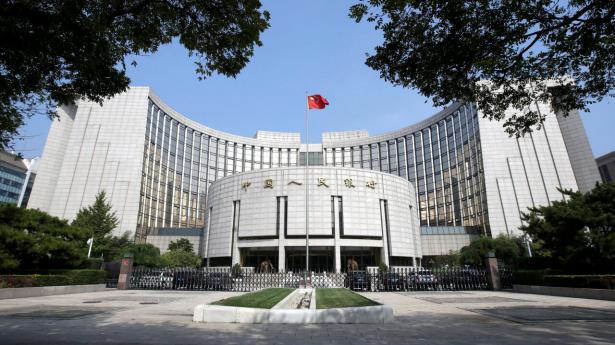 På billedet ses den kinesiske centralbank. En kilde, som er tæt på centralbanken, siger til Financial Times, at der en frygt for, hvad der kan ske på finansmarkederne resten af året. Arkivfoto: Jason Lee/Reuters/Ritzau Scanpix