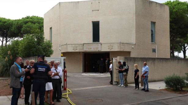Et angreb mod en synagoge i La Grande Motte rystede lørdag den sydfranske bys samfund.