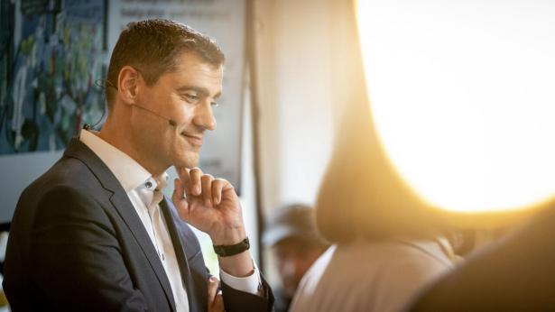 Kampen om statens lukrative advokatopgaver spidser til