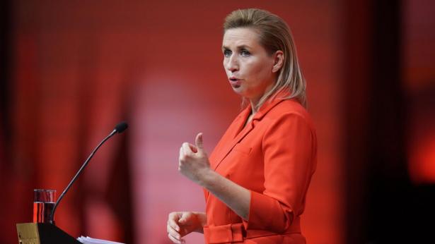 Mette Frederiksen (S) holder sin tiende tale til S-baglandet som formand for partiet. Foto: Henning Bagger/Ritzau Scanpix