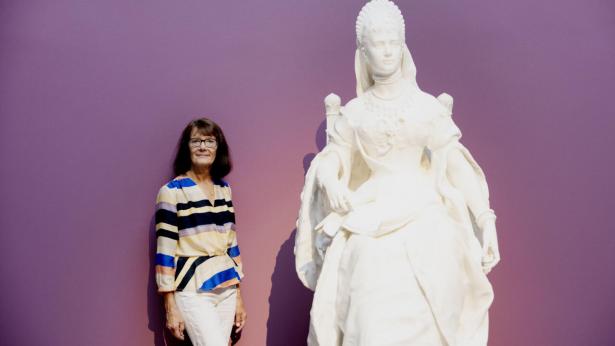 “Hvis jeg på et tidspunkt havde fået en chef, som jeg ikke kunne med, så var jeg rejst,” siger Merete Yding, der har været ansat i Carlsberg i 50 år. Hun er en skarp kontrast til et arbejdsmarked, hvor den gennemsnitlige anciennitet ligger på syv år ifølge Danmarks Statistik. Foto: Thea Tønnesvang