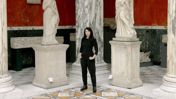 Kira Skov er i øjeblikket aktuel med forestillingen “Teaterkoncert København – sange fra byens hjerte” på Østre Gasværk Teater i København. Foto: Sigrid Ellesøe