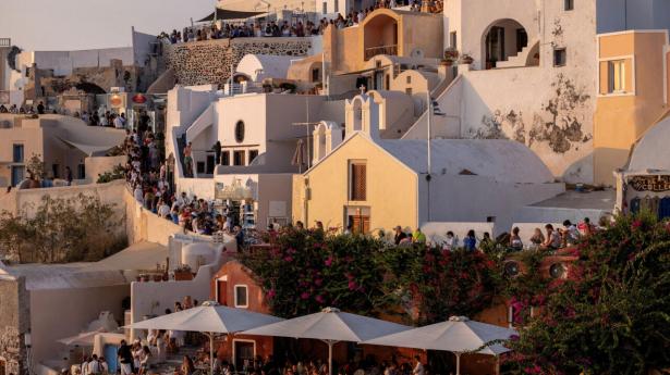 Turismen er kommet stærkt tilbage siden pandemien. Det er kommet de sydeuropæiske landes økonomier til gode. Arkivfoto: Alkis Konstantinidis/Reuters/Ritzau Scanpix