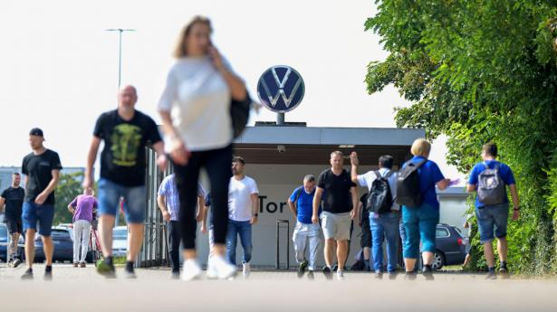 Volkswagen – Tysklands største virksomhed i største branche – har flere gange i år nedjusteret forventningerne. Arkivfoto: Fabian Bimmer/Reuters/Ritzau Scanpix