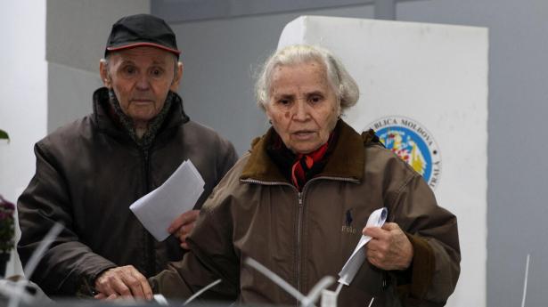 I Moldova skulle vælgerne stemme både om landets præsident, og om man skal ændre forfatningen, så landet i fremtiden kan optages i EU. Her fra hovedstaden Chisinau. Foto: Vladislav Culiomza/Reuters/Ritzau Scanpix