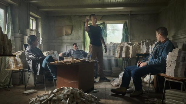 Gustav Dyekjær Giese og Amanda Collin udgør de to danske hovedroller, mens den franske stjerne Reda Kateb fra bl.a. “Profeten” og “Zero Dark Thirty” har fået en betydelig rolle også i den nye biograffilm “De Lydløse”. Foto: Henrik Ohsten