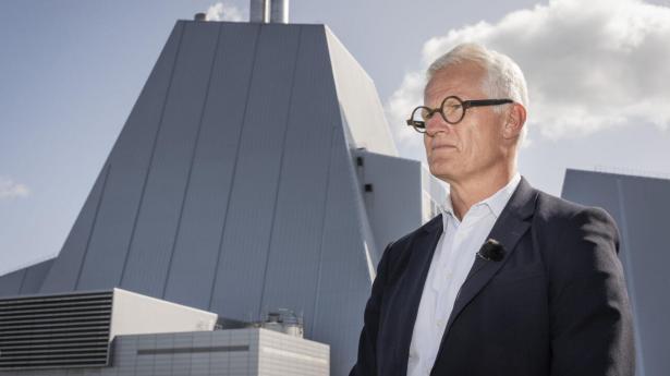 Ørsted skal i løbet af en årrække hente over 100 mia. kr. gennem frasalg af ejerandele i energiparker. Sådan lød det, da topchef Mads Nipper i februar præsenterede en ny kriseplan. Arkivfoto: Emil Nicolai Helms/Ritzau Scanpix