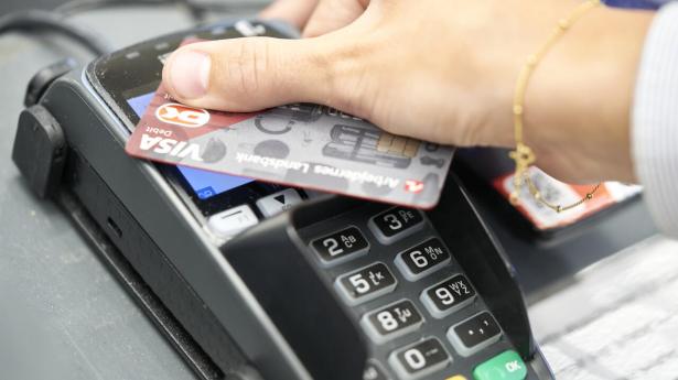 Visa Dankort og dankortterminal i supermarked i Odsherred den 29. juni 2021