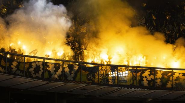 Fans af den israelske klub Maccabi Tel Aviv var i Amsterdam for at se klubben spille mod hollandske Ajax. Foto: Robin Van Lonkhuijsen/EPA/Ritzau Scanpix