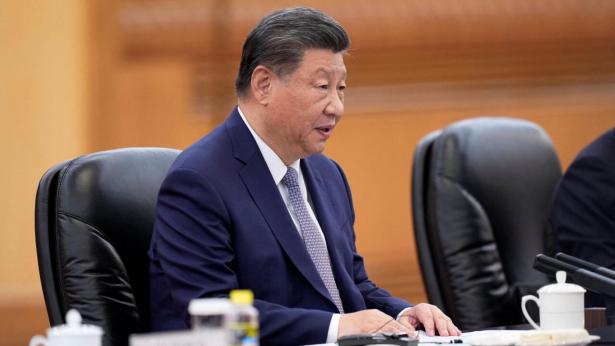 Xi Jinping står i spidsen for den kinesiske regering. En regering, som kæmper med en økonomisk krise. Arkivfoto: Kazuki Kozaki/Reuters/Ritzau Scanpix