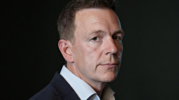 “Særskatten, der flytter penge fra banker til mennesker, der har haft hårde arbejdsliv, handler jo netop om mere lighed og social retfærdighed,” skriver Rasmus Stoklund. Arkivfoto: Nicoline Kjems-Krognos/Ritzau Scanpix