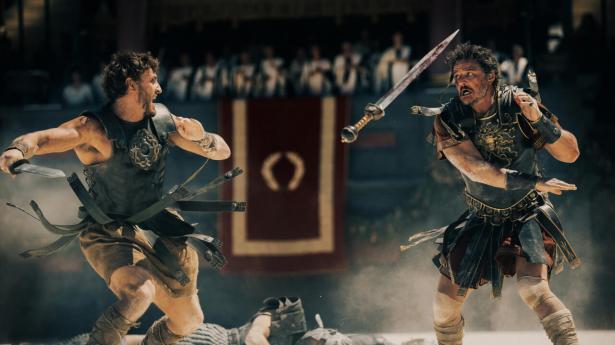 Kampen mellem Lucius (Paul Mescal) og Marcus Acacius (Pedro Pascal) er en af de mest spektakulære i “Gladiator II”. PR-foto: Aidan Monaghan