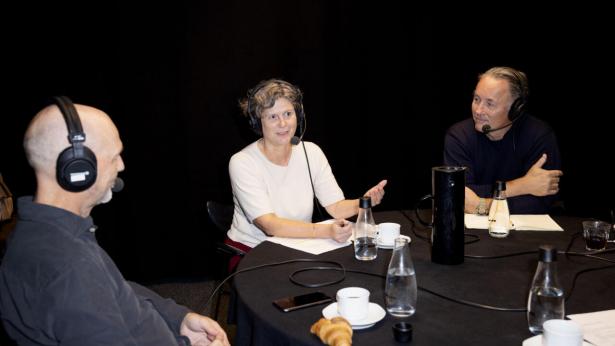 Jesper Sørensen (tv.), cheftræner, Brøndby IF, Mette Maix, forperson, Årstiderne og Peter Holdt Christensen, lektor, CBS. Foto: Thea Tønnesvang