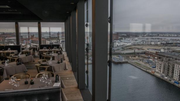 Bortset fra at der nu er blå duge på bordene, ligner restauranten i dag dette syv år gamle foto. Arkivfoto: Søren Bidstrup, Scanpix Denmark
