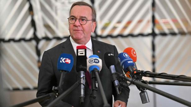 Tysklands forsvarsminister, Boris Pistorius, formoder, at to datakabler er blevet beskadiget med vilje. Foto: Nicolas Tucat/Ritzau Scanpix