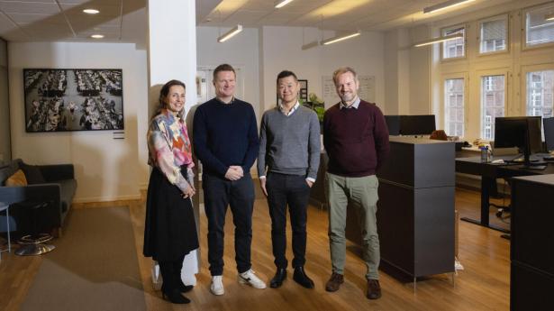 Fra venstre mod højre: Anja Neiiendam, direktør for Center for Ledelse, Nikolaj Sommer, podcastvært og chefredaktør på Børsen, Jacob Kwon, chefredaktør og direktør for Ritzaus Bureau og Frans Bevort, ledelsesforsker på CBS. Foto: Simon Fals