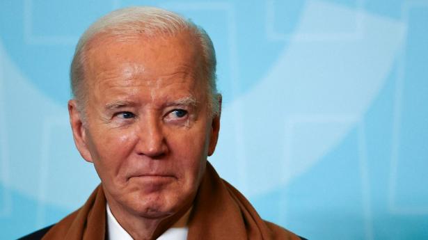 Lovforslaget fra Det Hvide Hus kommer to måneder før, at Joe Biden giver præsidentembedet videre til Donald Trump, som har gjort det til en af sine mærkesager at sænke den amerikanske stats udgifter. 
