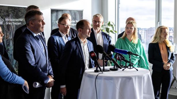 Jeppe Bruus, der endda er minister for grøn trepart, kaldte den nye aftale for et “historisk resultat”, skriver Christian Bjørnskov. 