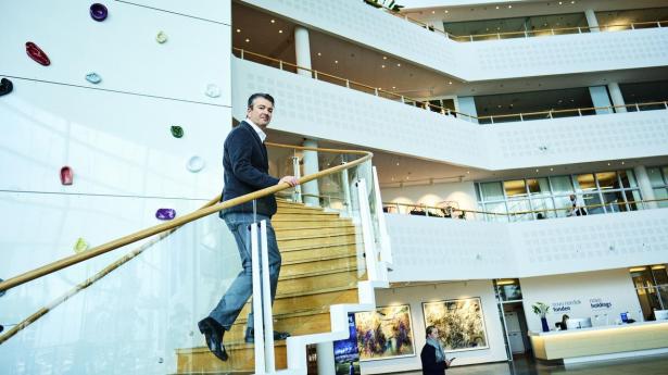 Hvilken type firma har Novo Holdings, med Kasim Kutay i spidsen, brugt over 2 mia. kr. på at opkøbe? 