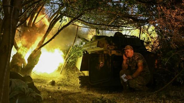 Ukrainske styrker kæmper ved frontlinjen i Donetsk.