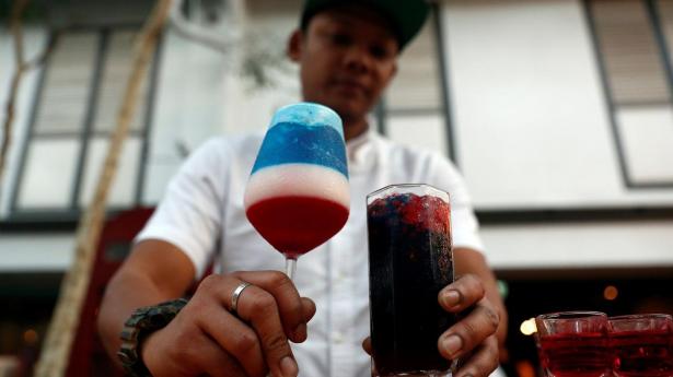 Drinks med Methanol er formentlig årsagen til en forgiftningsulykke på Fiji. REUTERS/Edgar Su