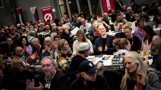 Pelle Dragsted til Enhedslistens ekstraordinære årsmøde i Hafnia-Hallen, København.