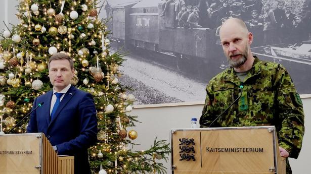 Den estiske forsvarsminister, Hanno Pevkur, og landets militære øverstkommanderende, generalmajor Andrus Merilo, tog mandag imod spørgsmål fra en gruppe internationale journalister. 