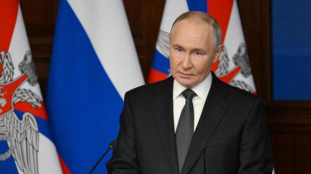 Ifølge den finske tænketank Crea har Vladimir Putins skyggeflåde, der sejler med råolie og olieprodukter, indbragt Rusland ca. 80 mia. dollar, siden prisloftet på olie blev indført for godt to år siden som en del af de internationale sanktioner.