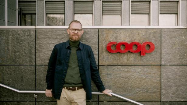 Jeff Salter arbejder i detailkæmpen Coop, hvor han blandt andet har ansvaret for at forhandle priser med diverse leverandører 