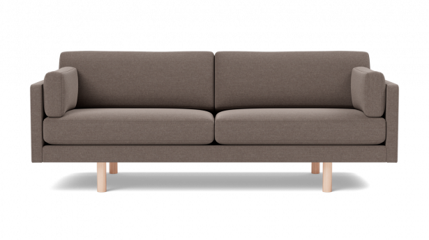 Den originale Erik Jørgensen EJ220-sofa er produceret af Fredericia og fås også til to personer. Pris fra 26.400 kr. 