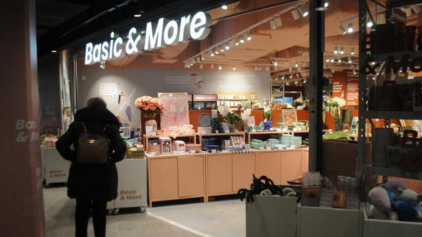 Basic & More-direktør Søren Bryske Larsen mener, at lavpriskædens koncept har bevist sit værd i de seneste år, mens forbrugerne har været usikre på grund af global usikkerhed, højere renter og inflation. Og han er sikker på, at konceptet også holder i opgangstider.