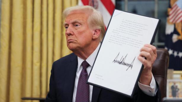 Trump underskrev allerede på indsættelsesdagen en række dekreter. Bl.a. meldte han USA ud af Paris-aftalen