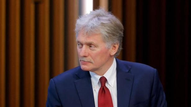 Dmitrij Peskov, talsmand for Ruslands præsident, Vladimir Putin, reagerer torsdag på et opslag på sociale medier fra Donald Trump.