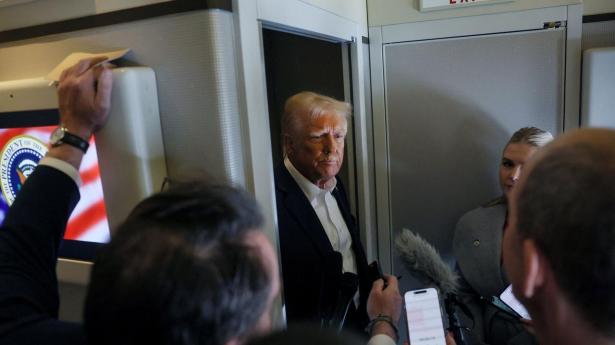 Donald Trump har endnu en gang ytret ønske om kontrol over Grønland. Denne gang til en pressebriefing om bord på Air Force One.