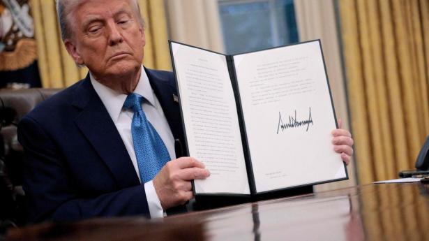 Sent lørdag aften dansk tid blev det endeligt, at den amerikanske præsident Donald Trump fra tirsdag lægger 25 pct. told på al import fra Mexico og Canada. Samt ekstra told på 10 pct. oven i de toldsatser, der allerede er på import fra Kina.
