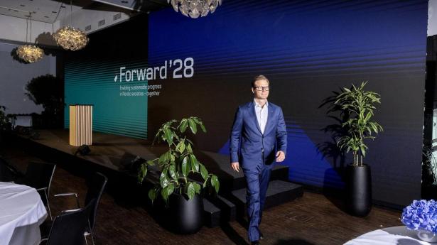 Adm. direktør Carsten Egeriis præsenterede i sommeren 2023 bankens nye strategi, “Forward ‘28”, og lige siden har investorernes begejstring for Danske Banks udvikling kunnet ses i bankens aktiekurs.