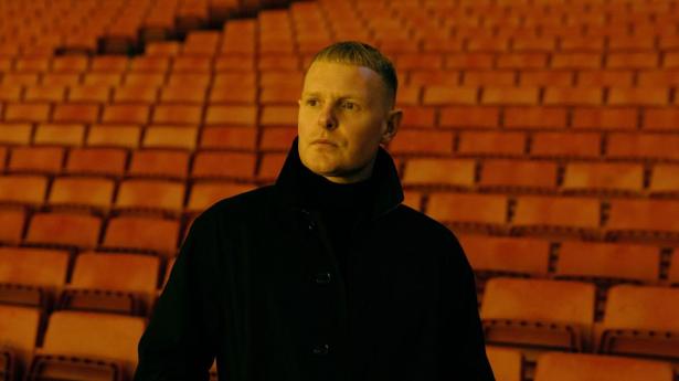The Minds of 99’s koncerter i Parken 2024 kommer nu på film. Det giver mening, fordi man kommer dybt ind i bl.a. forsangerens personlige historie, fortæller forsanger Niels Brandt til Børsen. Her er han i Parken.