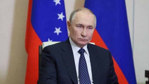 Trods Vladimir Putins nylige udmelding om støtte til “idéen” om en våbenhvile ser Europas ledere ingen tegn på fredsvilje hos den russiske præsident. Lørdag samledes Ukraines allierede sig til virtuelt topmøde med Storbritannien som vært. 