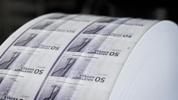 Det vælter ind med milliarder i udbytter fra investeringsfonde til de danske privatinvestorer. Men en stor del af pengene investeres næsten lige så hurtigt igen. 