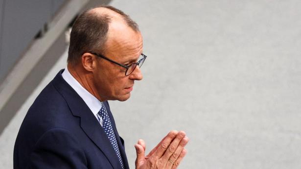 Friedrich Merz, der er leder for CDU og kan blive Tysklands kommende kansler, ønsker at øge Tysklands statsgæld. Dels skal forsvaret styrkes, og der skal oprettes en infrastrukturfond.