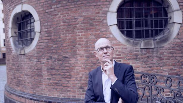 Adm. direktør for Dansk Aktionærforening Mikael Bak kræver på vegne af sine medlemmer, at Orderyoyos ledelse svarer på, hvordan værdiansættelsen af selskabet ved salget er opgjort. 