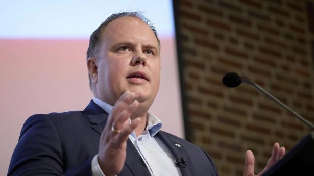Martin Henriksen, formand for Nye Borgerlige holder sin tale på partiets årsmøde i Nyborg lørdag den 28. september 2024. (Foto: Robert Wengler/Scanpix 2024)