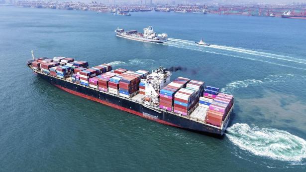 Den kinesiske skibsværftsindustri hører til blandt verdens største, og flere rederier – heriblandt danske Mærsk – får lavet skibe i Kina.