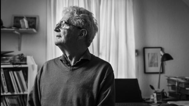 75-årige Holger K. Nielsen skal fejre sin fødselsdag i familiens sommerhus i den nordjyske by Fjerritslev.