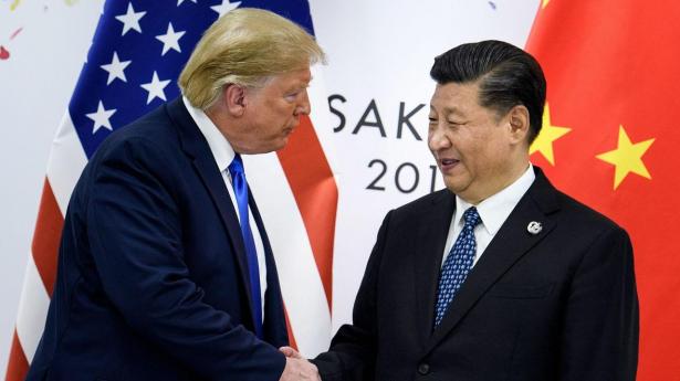 Billedet fra 2019 viser Donald Trump og Kinas præsident Xi Jinping, som i dag ligger i handelskrig med hinanden. 