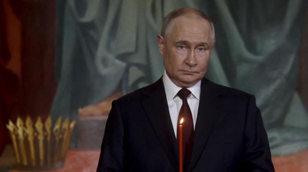 Palmesøndag blev 35 civile ukrainere dræbt på en travl gade i Sumy. En uge efter fejrede den russiske præsident, Vladimir Putin, påskedag i Moskva.